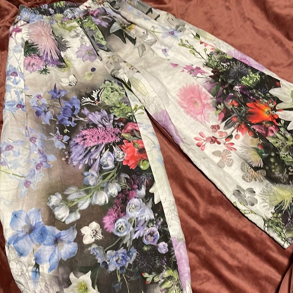 Yuvita Floral Linen pants size small